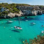 El Titicaca: El gigante de los Andes que desafía las alturas.